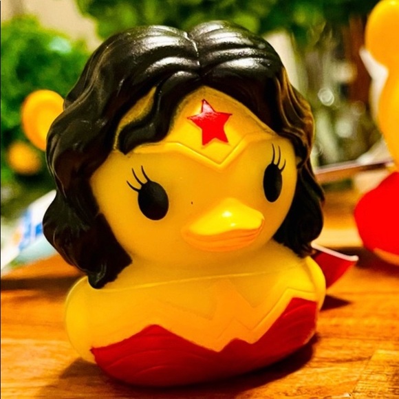 NEW Disney Official Duckz Wonder Woman Duck Collectible - Picture 2 of 9
